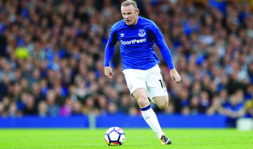 Rooney returns in underwhelming Everton win