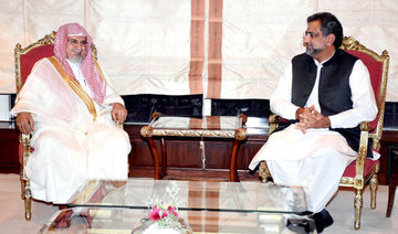 Saudi scholar gets rare privilege in Pakistan; attends Cabinet meeting