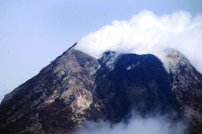 Philippine volcano spews out fresh lava, fears