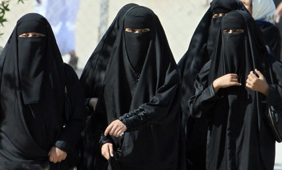 Saudi women travel with friends abroad without mahram