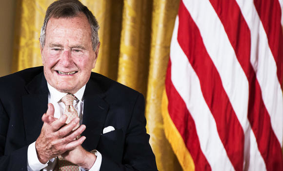 Bush Sr. lashes out at Cheney and Rumsfeld