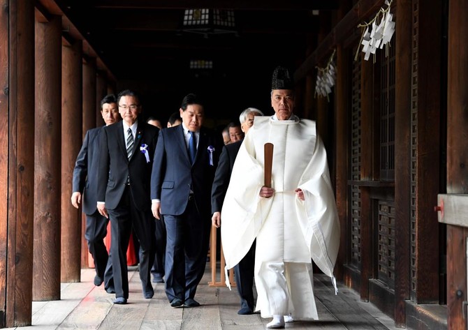 Japan lawmakers visit controversial war shrine