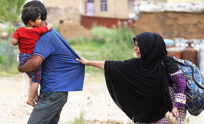 Flooding forces Iraqis to flee war in rickety boats