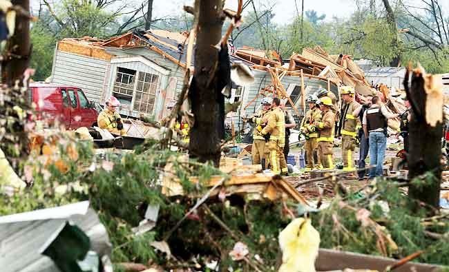 Storms pummel central US, tornadoes kill 2