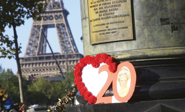 Floral tributes laid at the palace for Diana death anniversary