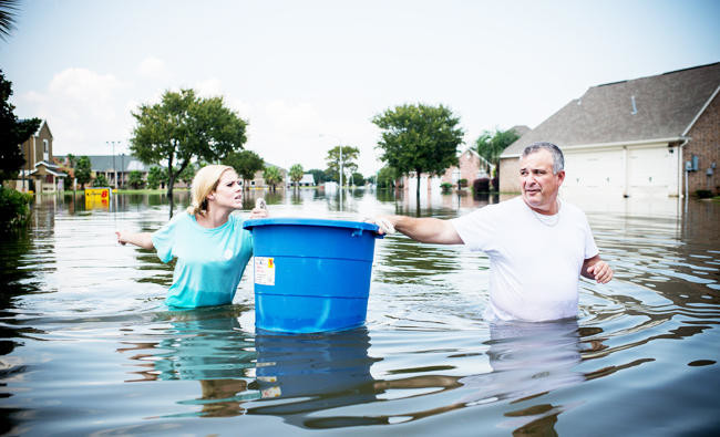 Search goes on for Harvey survivors, new evacuations in Houston