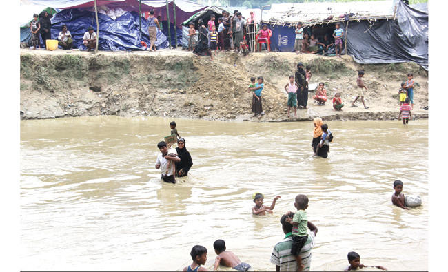 20,000 Rohingya in no-man’s land battle hunger, disease