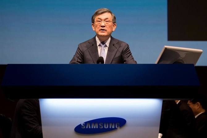 Samsung chief executive announces shock resignation as profits surge