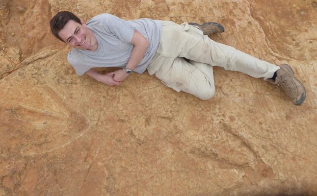 Fossil footprints reveal existence of big early dinosaur predator