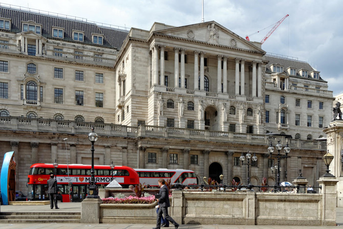 Bank of England sees up to 75,000 finance job losses after Brexit — BBC