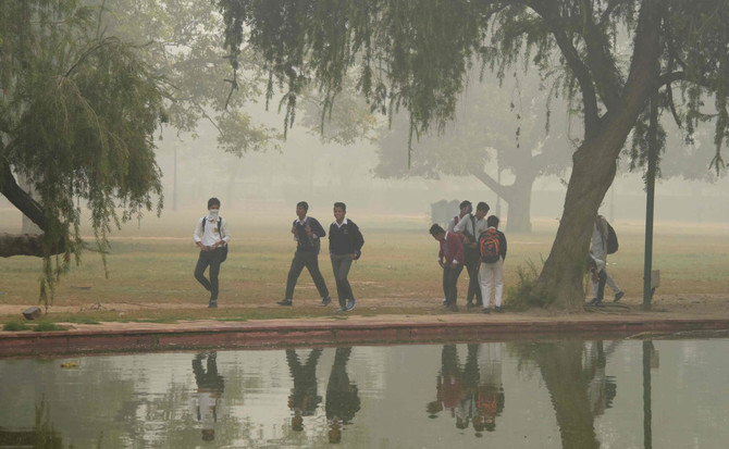 Thousands of schools close as smog envelopes India, Pakistan