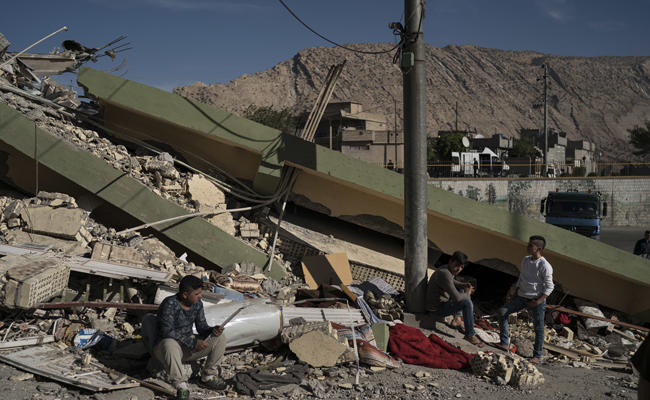 Rescuers hunt for survivors of deadly earthquake near Iran-Iraq border