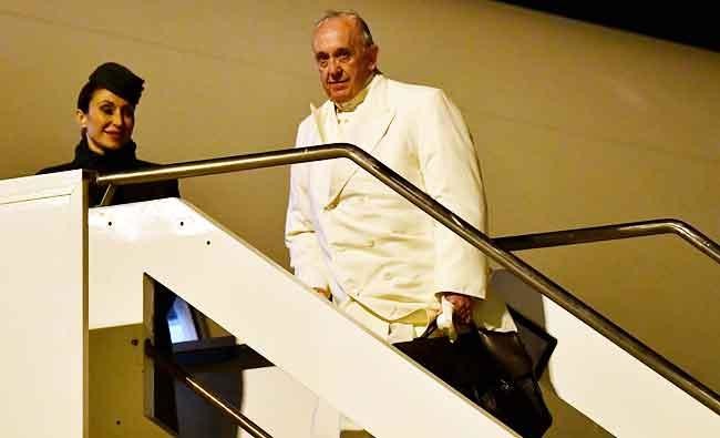 Pope heads to Myanmar and into Rohingya crisis