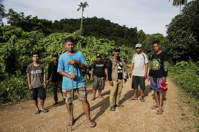 Environmental crusaders try to save Philippine paradise