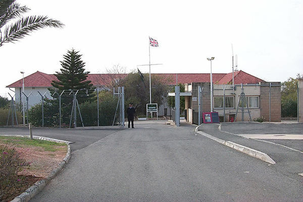 Rights body: UK shouldn’t use Cyprus hangar for detentions