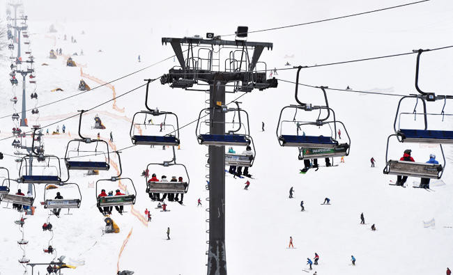 200 skiers stuck on gondola at French Alps resort