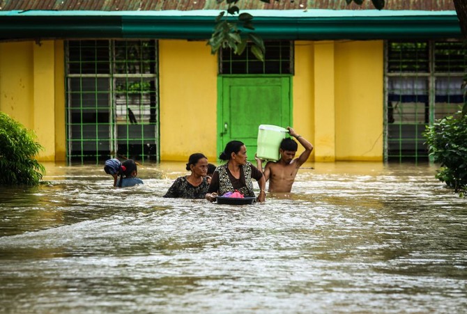 Thousands spend Christmas in shelters after Philippine storm