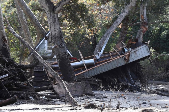 Hundreds search for victims of California mudslide