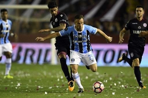 Barcelona reportedly agree deal for Gremio’s Arthur