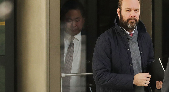 Ex-Trump campaign aide expected to plead guilty in Russia probe