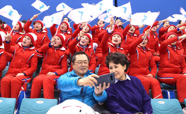 Warm smiles from N. Korea’s Olympic ‘army of beauties’