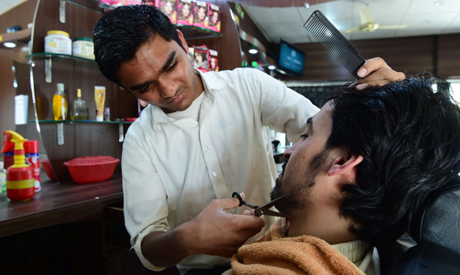 Voice of America: Pakistan hairdressers announce ban on trimming beards